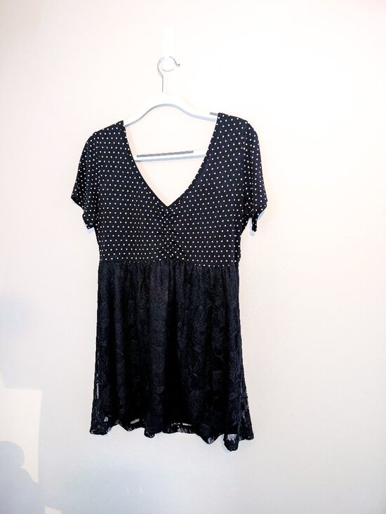 Torrid Polka Dot V-Neck Lace Trim Tunic | Size O (12 L) - Picture 2 of 9